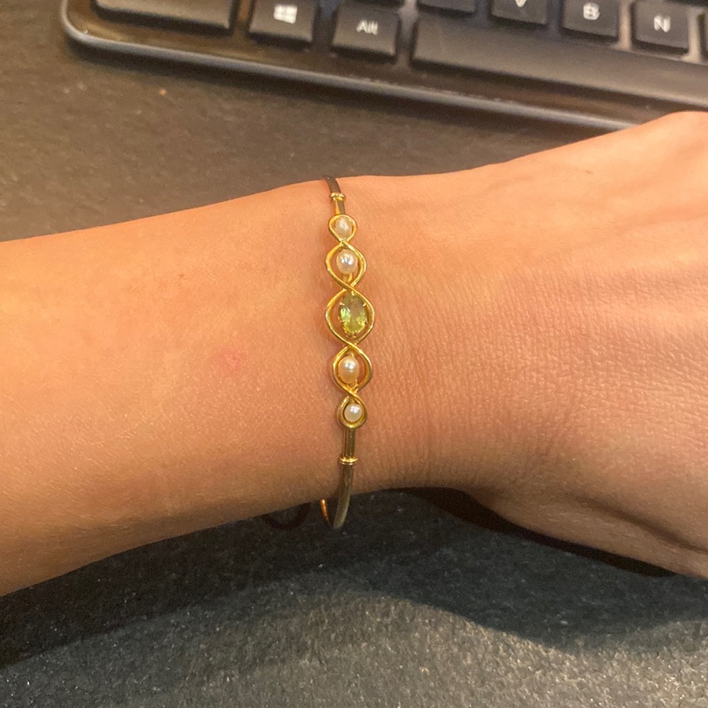 Pretty bracelet 14k with pearl and peridot